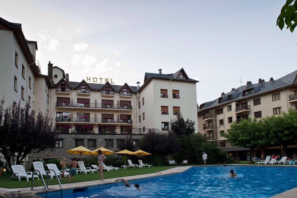 Hotel Restaurant Pessets & Spa ซอร์ต ภายนอก รูปภาพ